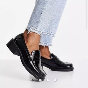 ASOS DESIGN Melbourne 90’s chunky loafers in black patent.